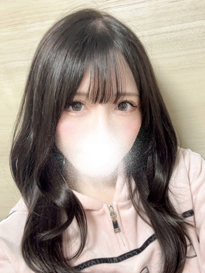 つきな